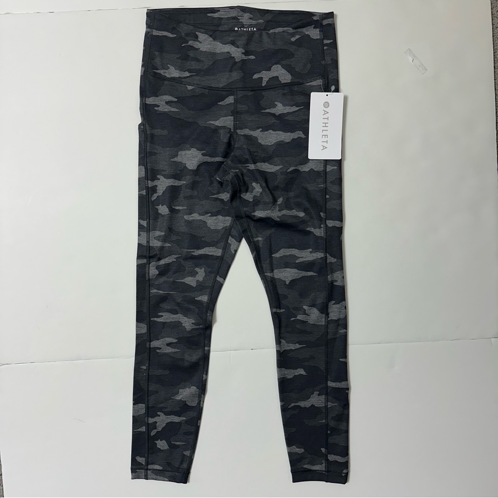 NWT ATHLETA ULTIMATE CAMO 7/8 TIGHT